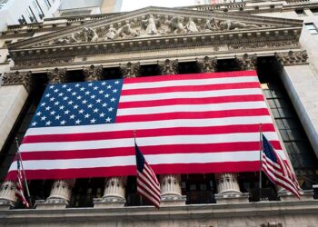 (Michael Gordon/Shutterstock)
stock-wallstreet-031317-shutter
New York, NY: August 27, 2016: Flag draped NYSE on Wall Street. The New York Stock Exchange (NYSE) is the largest stock exchange in the world by market cap.